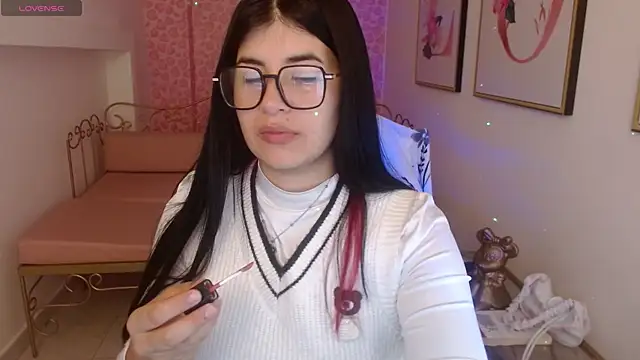 Snapshot of Nina_harpper_ chatting on 03/28/26, 01:11 Nina harpper online show from 03/28/26, 01:11