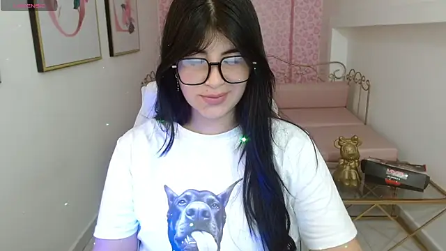 Snapshot of Nina_harpper_ chatting on 04/13/26, 01:05 Nina harpper online show from 04/13/26, 01:05