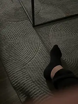 Snapshot of suprise4321 chatting on 12/16/25, 02:16 suprise4321 online show from 12/16/25, 02:16