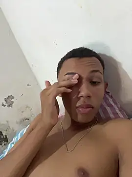 Snapshot of Colombians- chatting on 12/04/25, 09:12 Colombians- online show from 12/04/25, 09:12