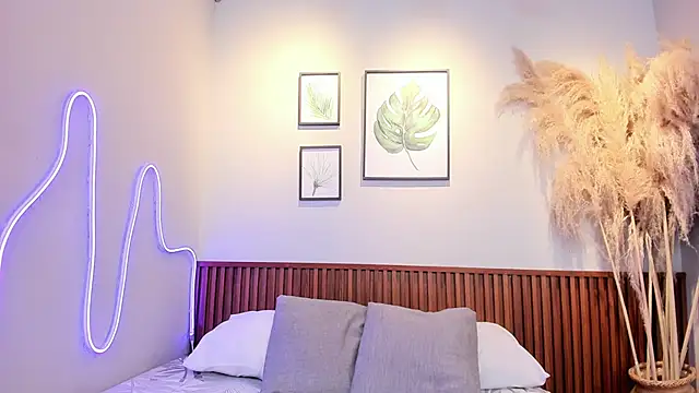 Snapshot of MIAROGGERSS chatting on 03/20/26, 03:55 MIAROGGERSS online show from 03/20/26, 03:55