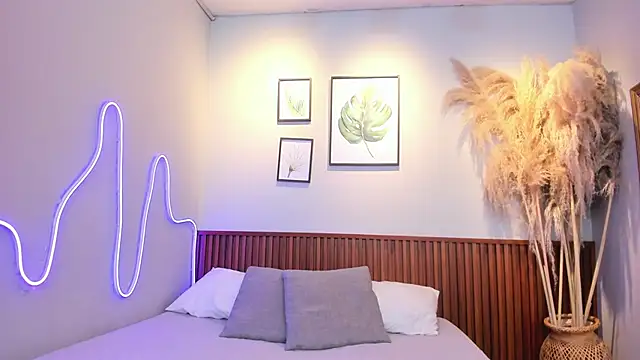 Snapshot of MIAROGGERSS chatting on 03/26/26, 03:56 MIAROGGERSS online show from 03/26/26, 03:56