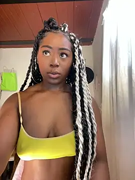 Snapshot of Cynthia_es chatting on 04/13/26, 03:06 Cynthia es online show from 04/13/26, 03:06