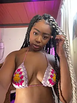 Snapshot of Cynthia_es chatting on 04/14/26, 02:23 Cynthia es online show from 04/14/26, 02:23