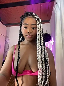 Snapshot of Cynthia_es chatting on 04/15/26, 01:18 Cynthia es online show from 04/15/26, 01:18