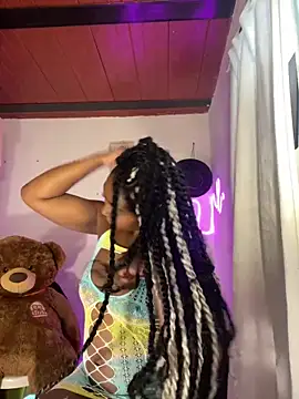 Snapshot of Cynthia_es chatting on 04/16/26, 02:07 Cynthia es online show from 04/16/26, 02:07