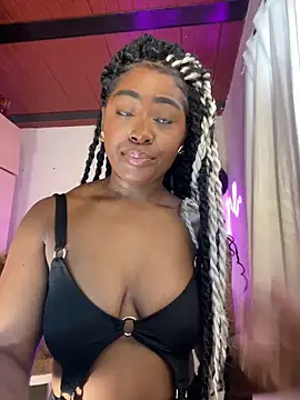 Snapshot of Cynthia_es chatting on 04/17/26, 04:21 Cynthia es online show from 04/17/26, 04:21