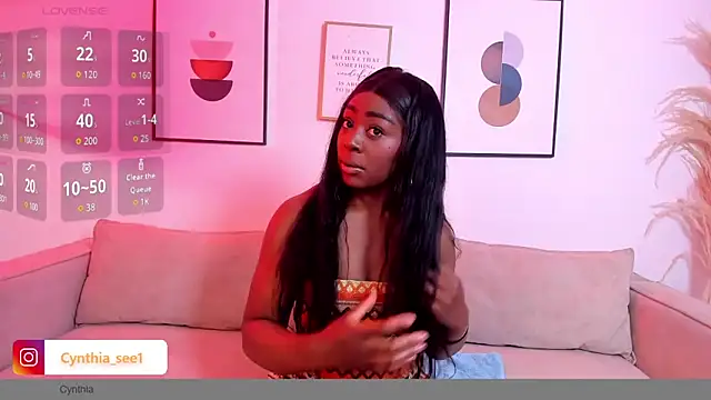 Snapshot of Cynthia_es chatting on 05/13/26, 02:36 Cynthia es online show from 05/13/26, 02:36
