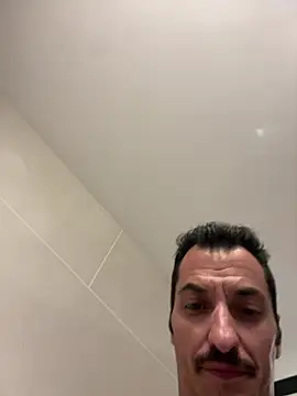 Snapshot of andresbale chatting on 03/26/26, 10:04 andresbale online show from 03/26/26, 10:04