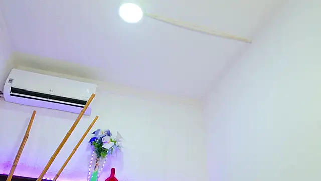 Snapshot of azaria_w chatting on 01/17/26, 03:33 azaria w online show from 01/17/26, 03:33