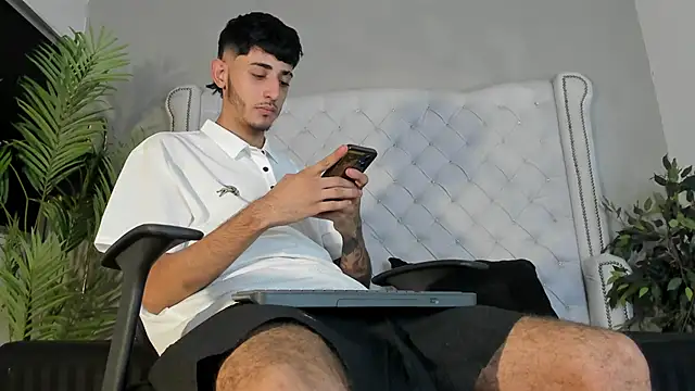 Snapshot of martonny25 chatting on 12/03/25, 03:25 martonny25 online show from 12/03/25, 03:25