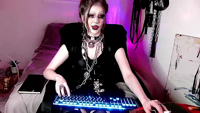 Snapshot of EmpressMorrigan chatting on 03/08/26, 02:43 EmpressMorrigan online show from 03/08/26, 02:43