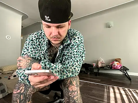 Snapshot of Tatertats chatting on 01/05/26, 07:06 Tatertats online show from 01/05/26, 07:06