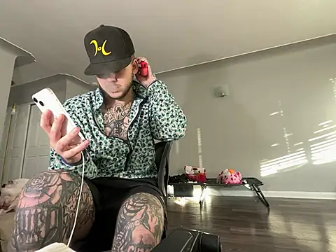 Snapshot of Tatertats chatting on 01/10/26, 10:47 Tatertats online show from 01/10/26, 10:47