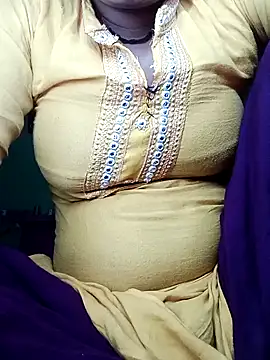 Snapshot of Karisma_ji chatting on 05/25/26, 07:14 Karisma ji online show from 05/25/26, 07:14