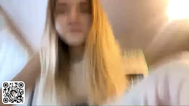 Snapshot of AveryBerkson chatting on 12/03/25, 07:16 AveryBerkson online show from 12/03/25, 07:16