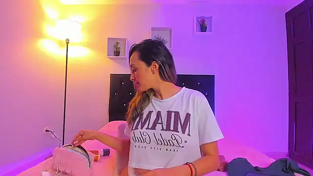 Snapshot of Victoria_Rose_ chatting on 03/28/26, 04:01 Victoria Rose online show from 03/28/26, 04:01