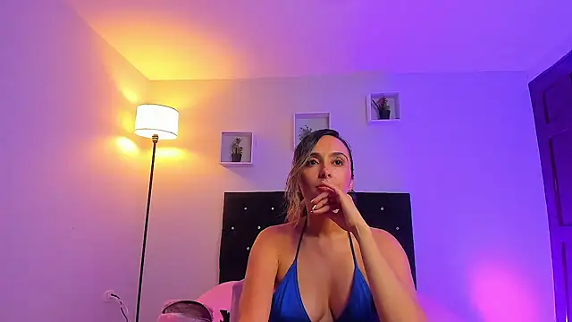 Snapshot of Victoria_Rose_ chatting on 04/02/26, 04:59 Victoria Rose online show from 04/02/26, 04:59