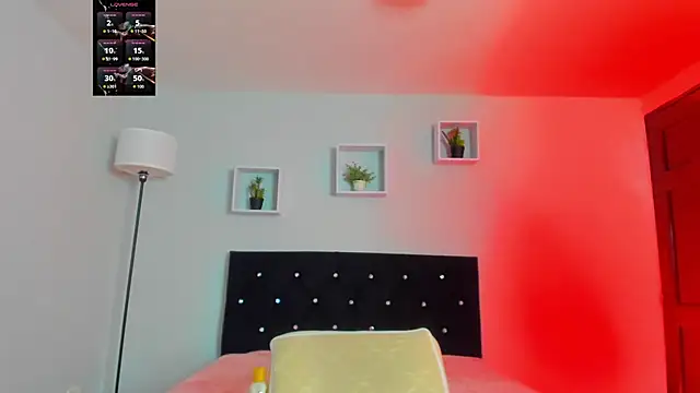 Snapshot of Victoria_Rose_ chatting on 04/25/26, 01:25 Victoria Rose online show from 04/25/26, 01:25