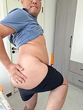 Snapshot of a_jie chatting on 12/03/25, 01:02 a jie online show from 12/03/25, 01:02