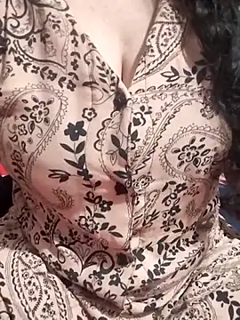 Snapshot of hottyrose69 chatting on 03/18/26, 03:59 hottyrose69 online show from 03/18/26, 03:59