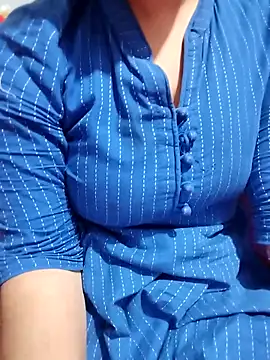 Snapshot of hottyrose69 chatting on 03/28/26, 04:45 hottyrose69 online show from 03/28/26, 04:45