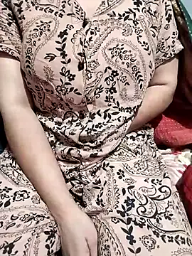 Snapshot of hottyrose69 chatting on 03/30/26, 12:00 hottyrose69 online show from 03/30/26, 12:00