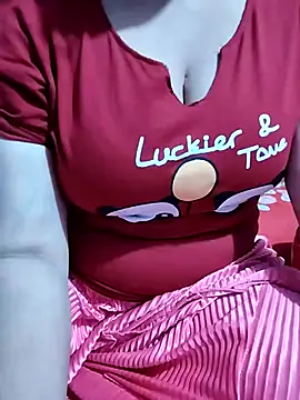 Snapshot of hottyrose69 chatting on 03/31/26, 03:34 hottyrose69 online show from 03/31/26, 03:34