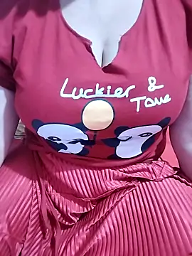 Snapshot of hottyrose69 chatting on 04/05/26, 02:58 hottyrose69 online show from 04/05/26, 02:58