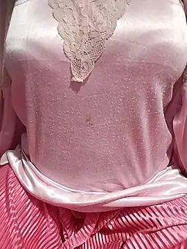 Snapshot of hottyrose69 chatting on 04/06/26, 03:46 hottyrose69 online show from 04/06/26, 03:46