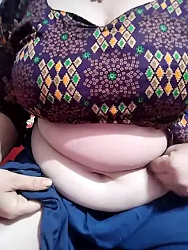 Snapshot of hottyrose69 chatting on 04/20/26, 03:26 hottyrose69 online show from 04/20/26, 03:26