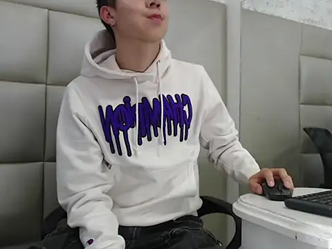 JuanGomm online show from 12/20/25, 04:08