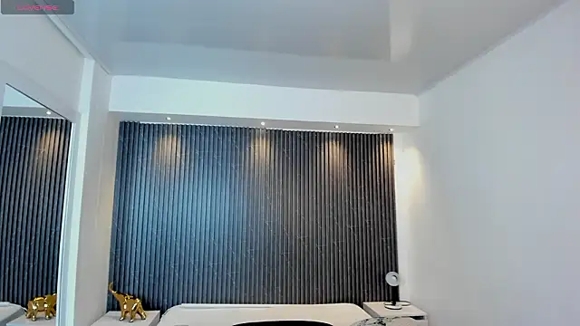 TiffanyHoustton online show from 02/11/26, 11:48