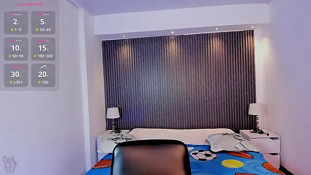 TiffanyHoustton online show from 03/25/26, 12:00