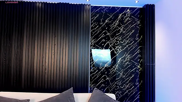 TiffanyHoustton online show from 03/26/26, 12:11