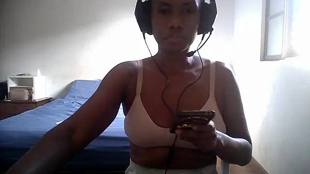 Snapshot of GrethaVianna chatting on 04/29/26, 12:20 GrethaVianna online show from 04/29/26, 12:20