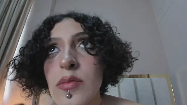LyraVendrell online show from 04/30/26, 07:53