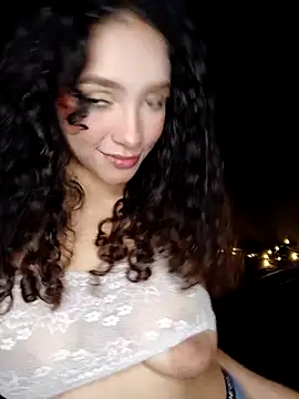 Snapshot of curlie_dream chatting on 12/20/25, 05:25 curlie dream online show from 12/20/25, 05:25