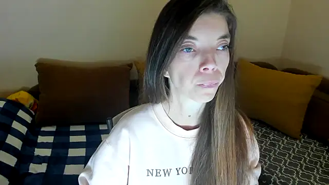 Snapshot of LikaAliston chatting on 12/19/25, 08:32 LikaAliston online show from 12/19/25, 08:32