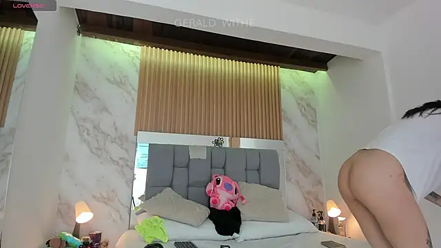 Snapshot of gerald_withe chatting on 04/15/26, 11:06 gerald withe online show from 04/15/26, 11:06