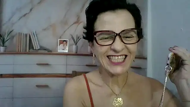 Snapshot of Luna-Hot0802 chatting on 03/26/26, 02:00 Luna-Hot0802 online show from 03/26/26, 02:00