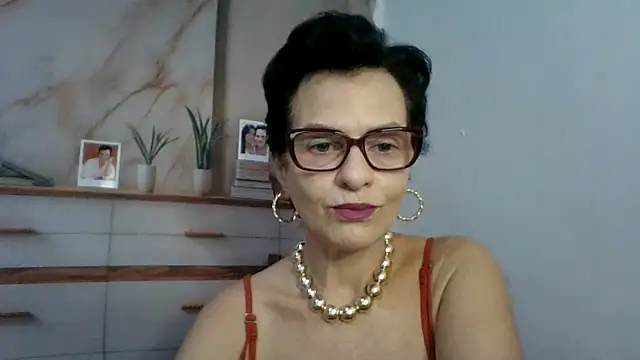 Snapshot of Luna-Hot0802 chatting on 04/09/26, 12:43 Luna-Hot0802 online show from 04/09/26, 12:43