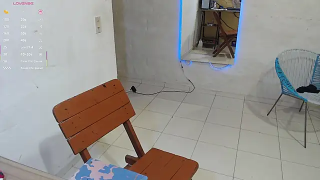 Snapshot of maxI_dick33 chatting on 03/21/26, 03:48 maxI dick33 online show from 03/21/26, 03:48