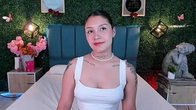 Snapshot of GabyyCute_ chatting on 12/19/25, 03:46 GabyyCute online show from 12/19/25, 03:46