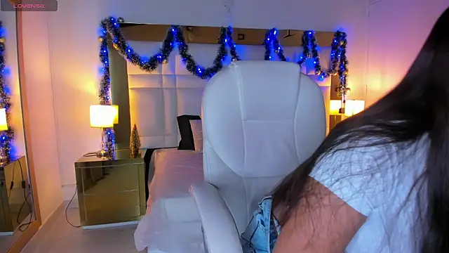 Zoei Moon online show from 12/16/25, 07:19