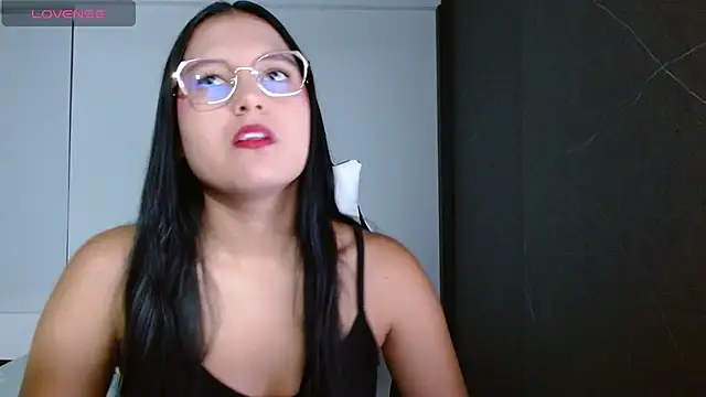 Snapshot of candy_rosemaryy chatting on 04/17/26, 12:46 candy rosemaryy online show from 04/17/26, 12:46