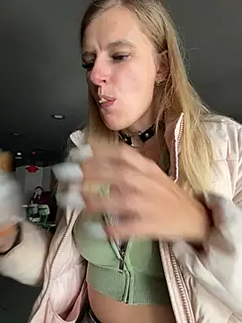 Snapshot of Betsy chatting on 03/29/26, 01:33 Betsy online show from 03/29/26, 01:33