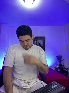 williamsmiiths16 online show from 04/15/26, 11:50