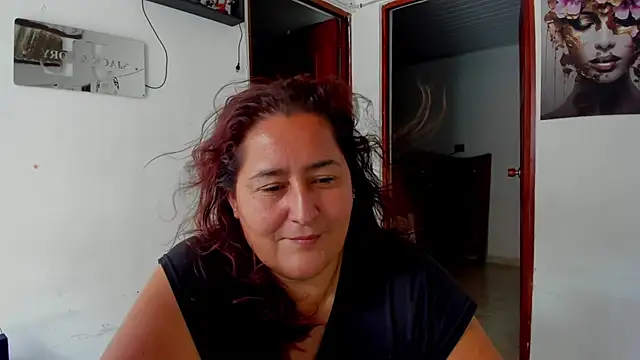 Snapshot of VioletBruces chatting on 04/29/26, 04:33 VioletBruces online show from 04/29/26, 04:33