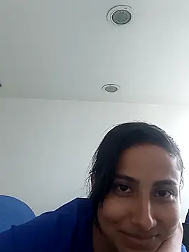 Snapshot of Vera_Luna_ chatting on 12/19/25, 07:21 Vera Luna online show from 12/19/25, 07:21